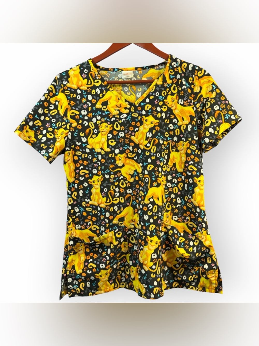 Disney Scrubstar Lion King Simba V-Neck Scrub Top Medium Peds Nurse Vet Tech